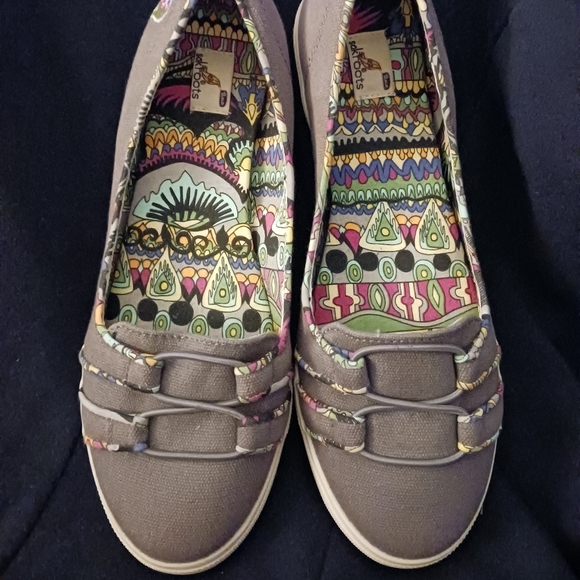 Sakroots Flats **NEW** - Picture 2 of 4